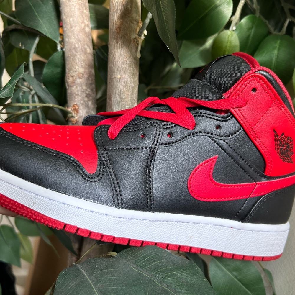 Women's Jordan 1 Retro Red & Black